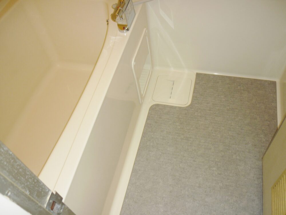 兵庫のフル塗装（浴槽、床はバスナリアルデザイン）施工後