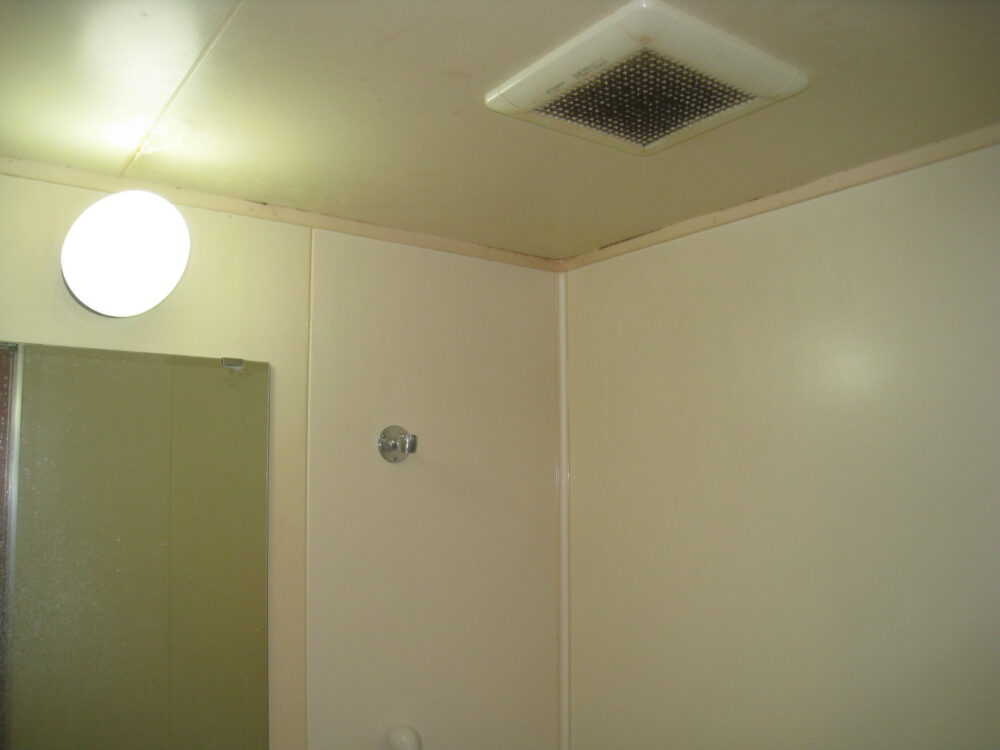 奈良の天井、壁パロアシート施工、FRP浴槽塗装、床バスナリアルデザイン施工前
