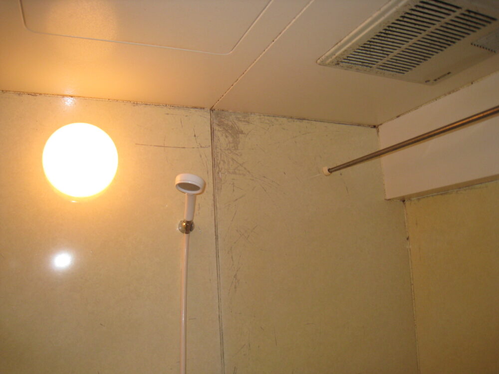 奈良の浴室工事（天井、壁パネル工事）施工前