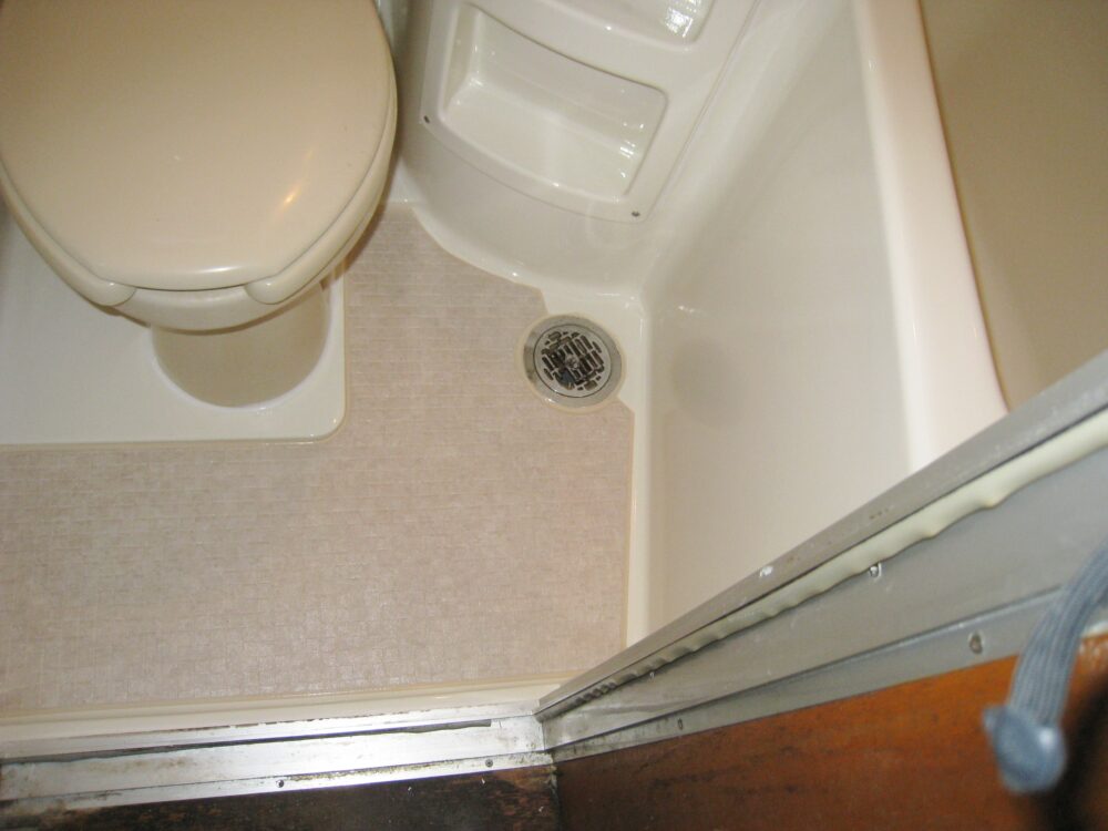 兵庫の3点式浴室フル塗装工事（浴槽、洗面台、トイレが一体）施工後