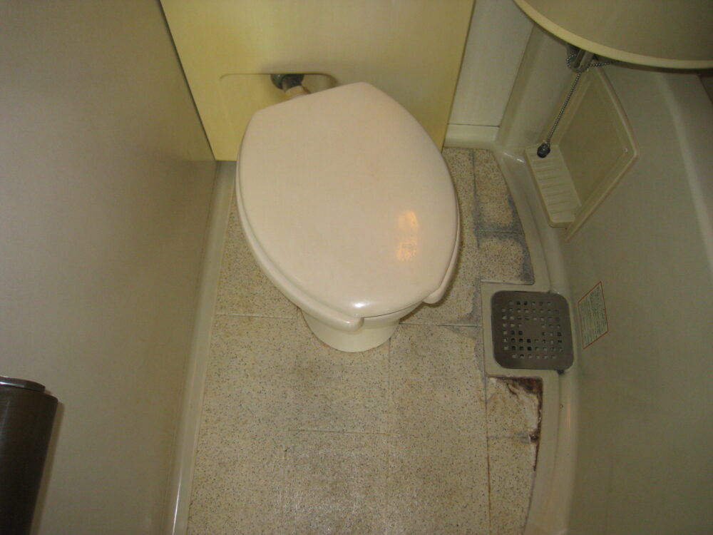 大阪の浴室床のサンダインフロア工事 施工前