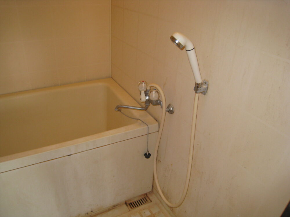 大阪の浴室壁パネル施工前