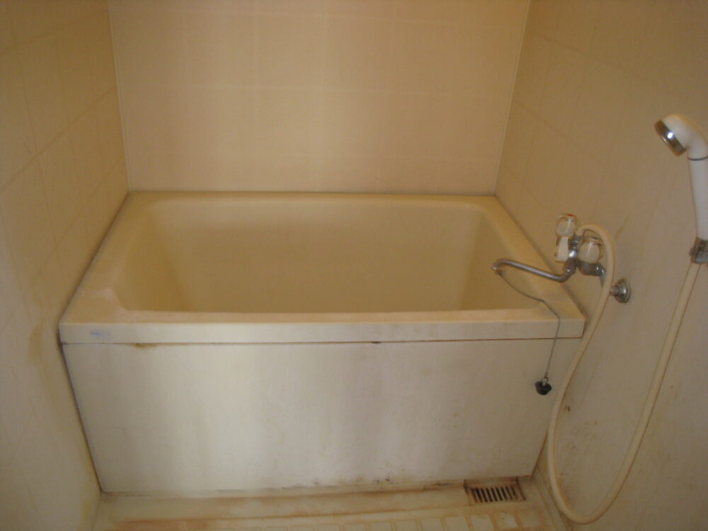 和歌山のパロアシート、浴槽塗装、バスナリアルデザイン工事前