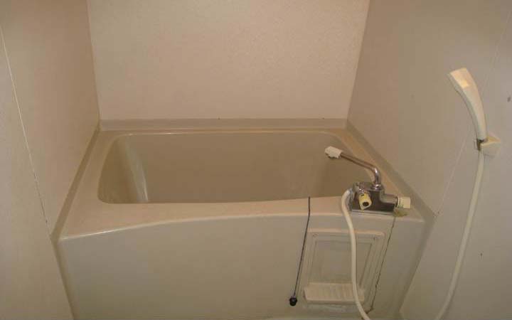 大阪の浴室工事（FRP塗装と壁シート施工工事）施工前