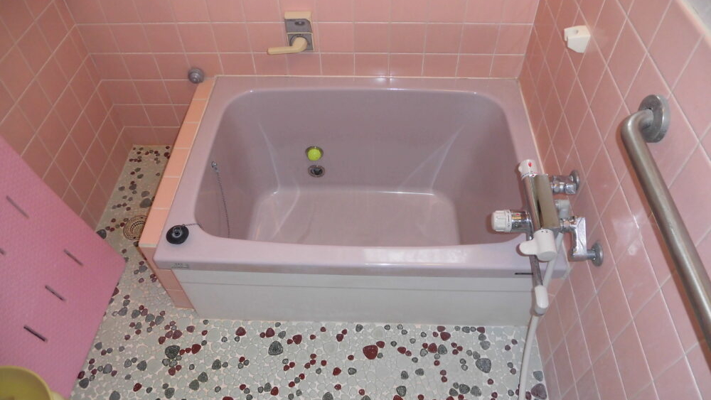奈良の浴室（バスナリアルデザイン貼り込み工事）施工前