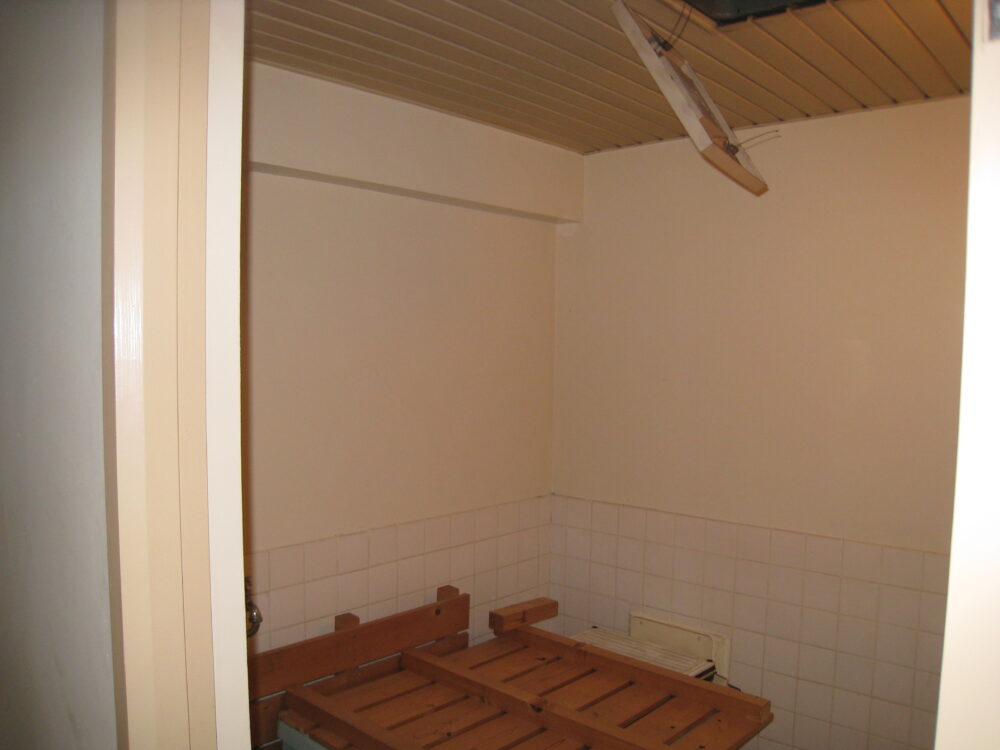 和歌山の天井、壁パネル施工及び床バスナリアルデザイン貼り込み工事施工前
