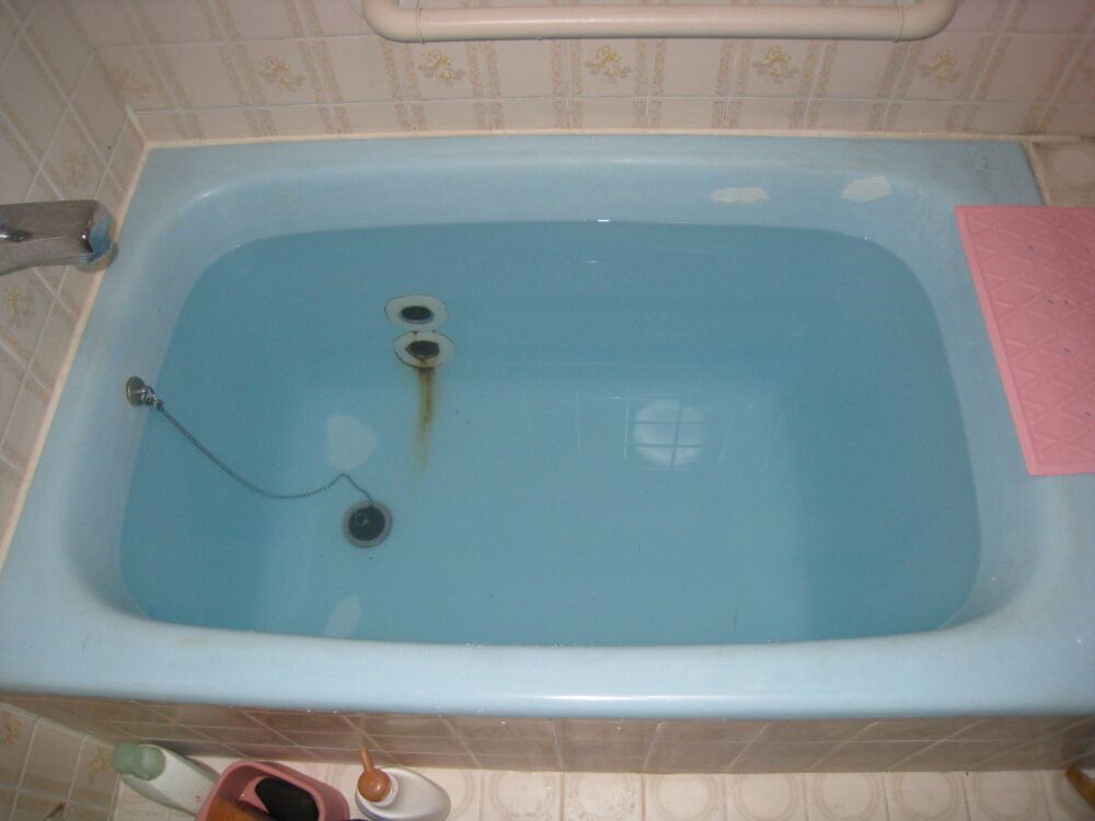 ホーロー浴槽塗装の例（Before）