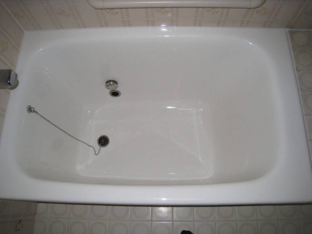 ホーロー浴槽塗装の例（After）