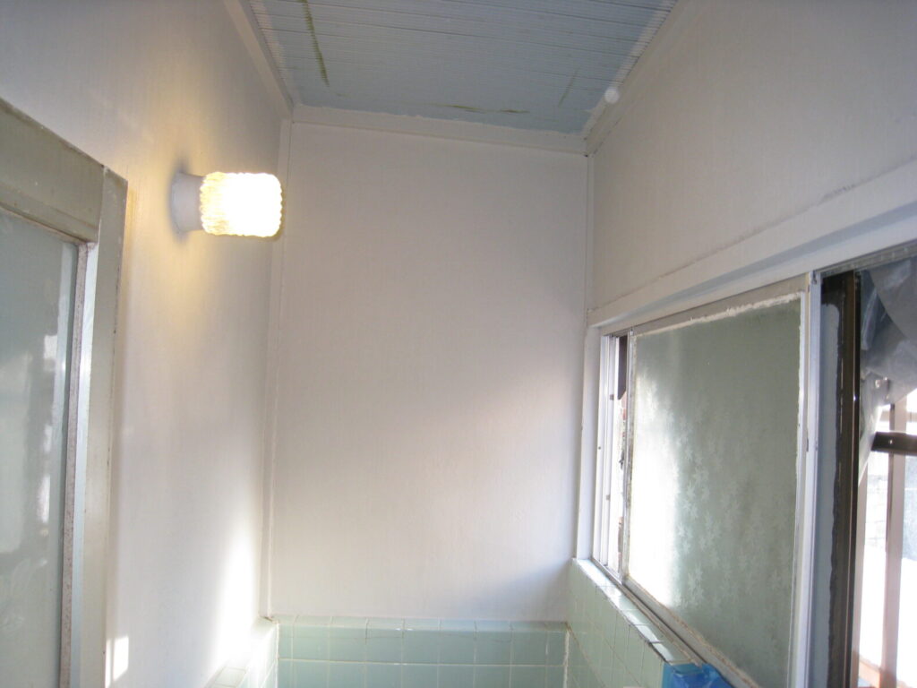 浴室の天井・壁パネル工事（橋本市）施工前