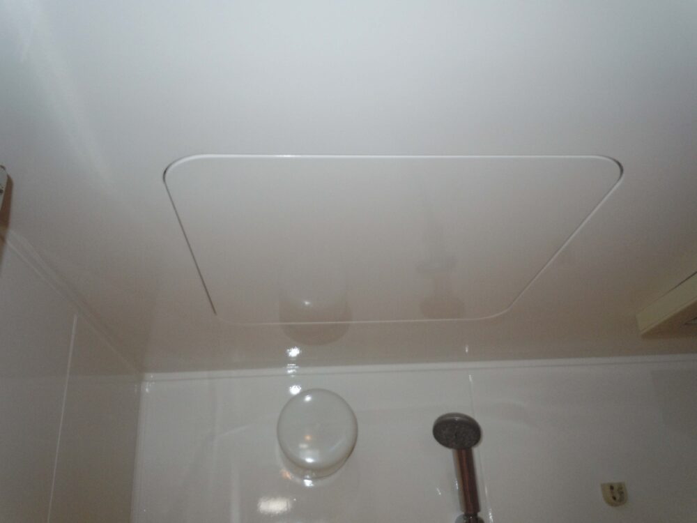 フル塗装工事(天井、壁、浴槽、床はバスナリアルデザイン)(高知市)