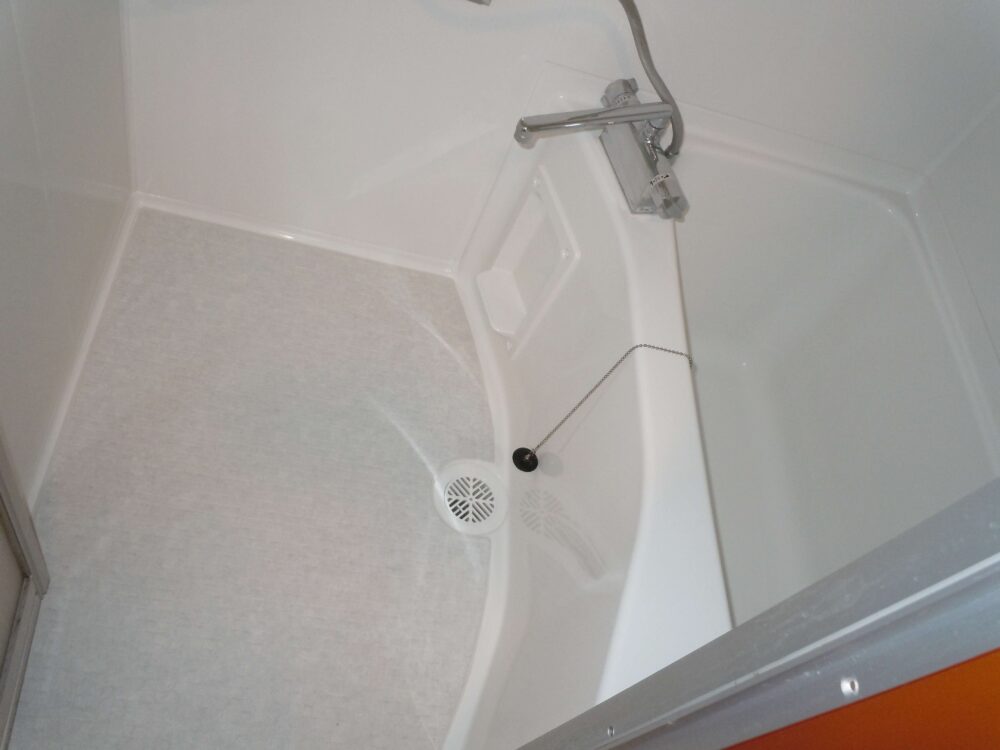 フル塗装工事(天井、壁、浴槽、床はバスナリアルデザイン)(高知市)