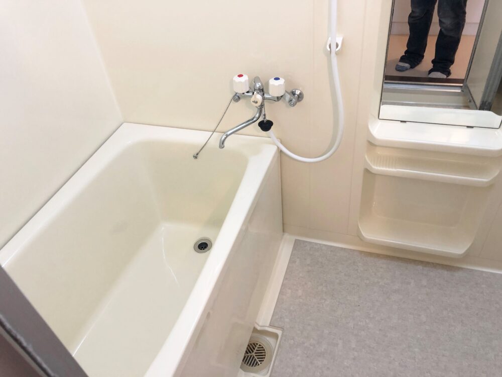 フル塗装(天井、壁、浴槽、浴室収納棚)床バスナリアルデザイン(京田辺市)