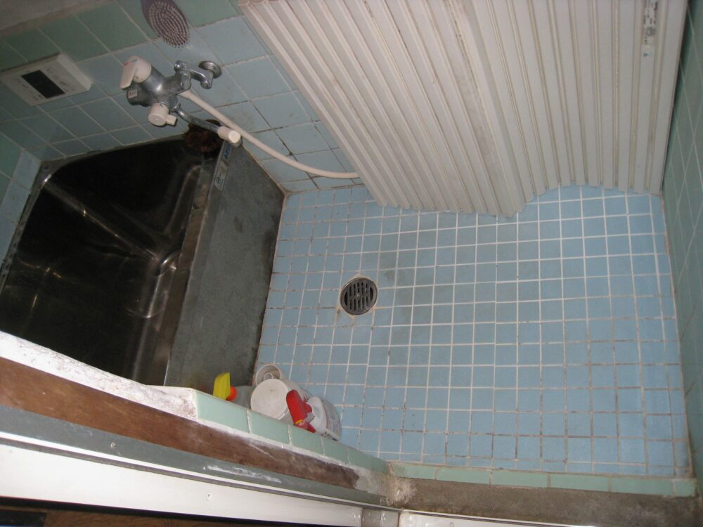 天、壁/パネル施工及び床バスナリアルデザイン貼込工事(香南市)